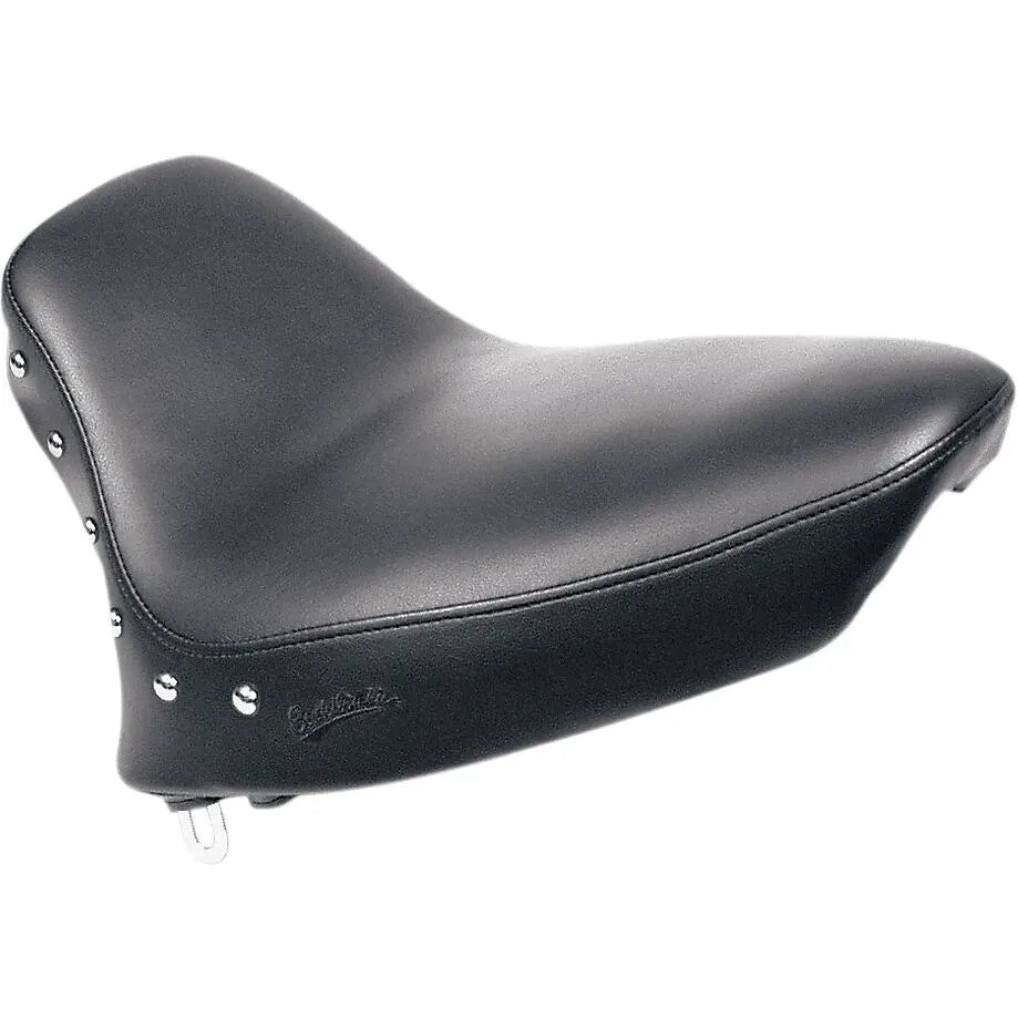 SADDLEMEN Renegade Solo-Sitzbank mit Nieten für Harley-Davidson Softail