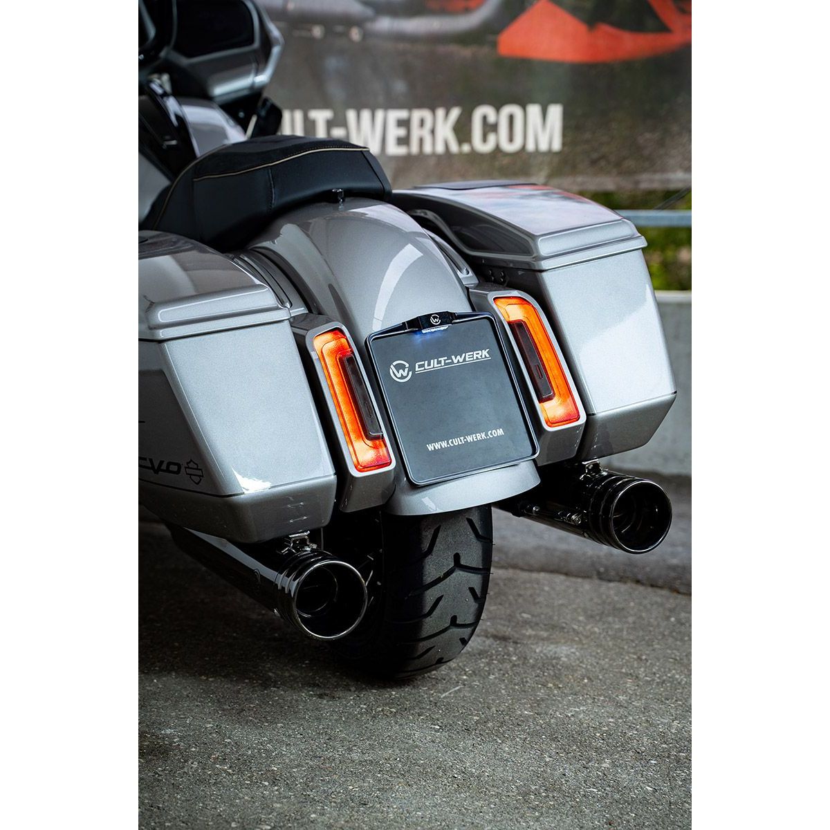 CULT-WERK - KENNZEICHENPLATTE MITTIG V1 & V2 FÜR TOURING AB (23-24)