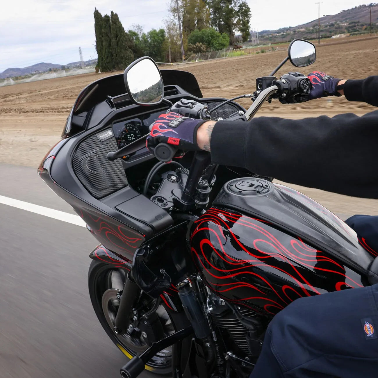 LENKSCHLOSS-ABDECKUNG FORGED-CARBON MATT FÜR ROAD GLIDE 117 2024–2025 – Produktbild 8