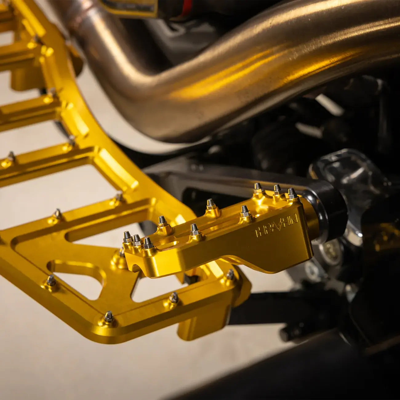 AGGRESSOR BREMSPEDAL GOLD FÜR TOURING 1999–2026 – Produktbild 5